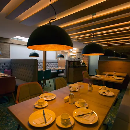 Lucia Hotel