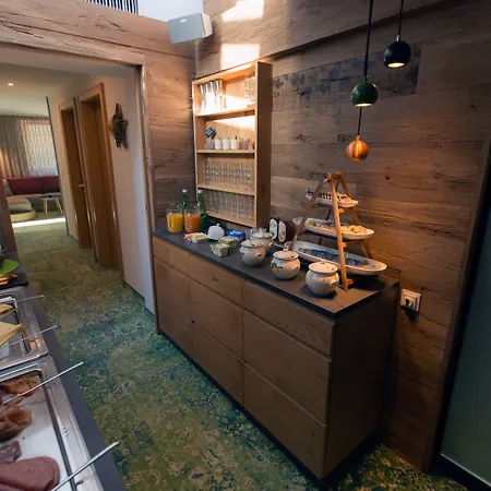 Ξενοδοχείο Lucia 3*