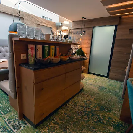 Ξενοδοχείο Lucia 3*