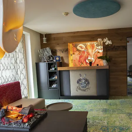 Lucia Hotel 3*